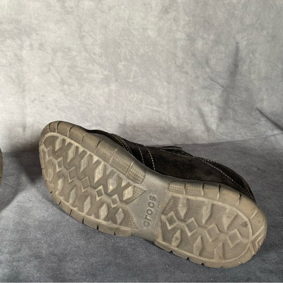 Crocs Swiftwater Mens 10 Black Suede Leather Slip On Loafer Shoes Casual Comfort - Picture 6 of 10